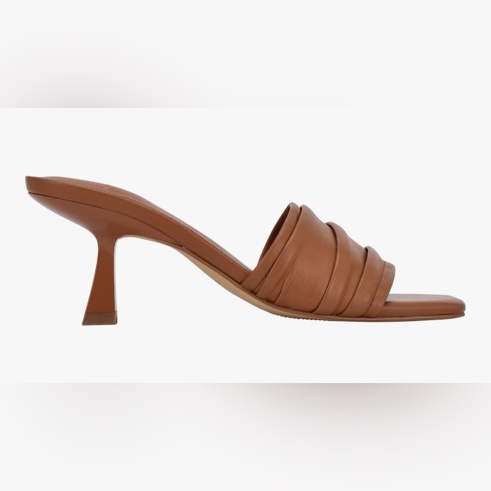 MARC FISHER LTD CALENO Kitten Heel Square Toe SANDAL MEDIUM NATURAL 9